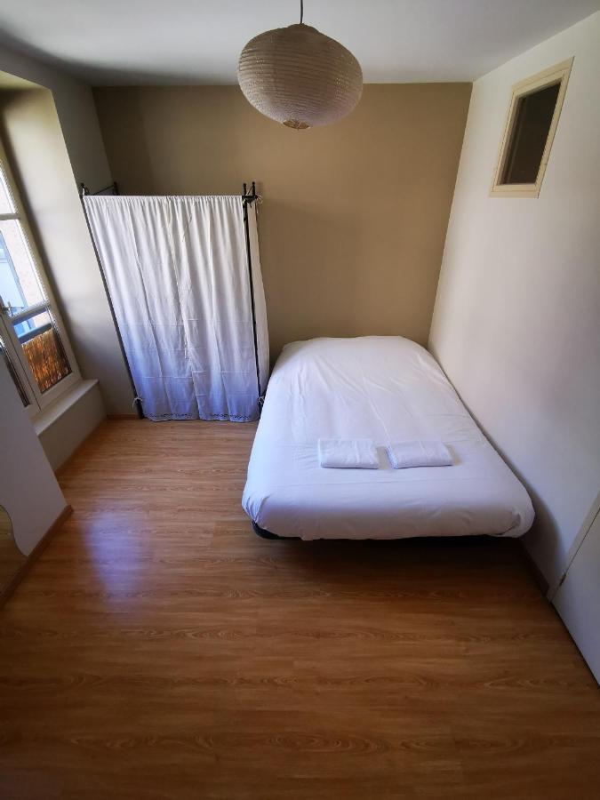 Appartement T2, plein centre, calme, 100m gare à Vienne  Extérieur photo