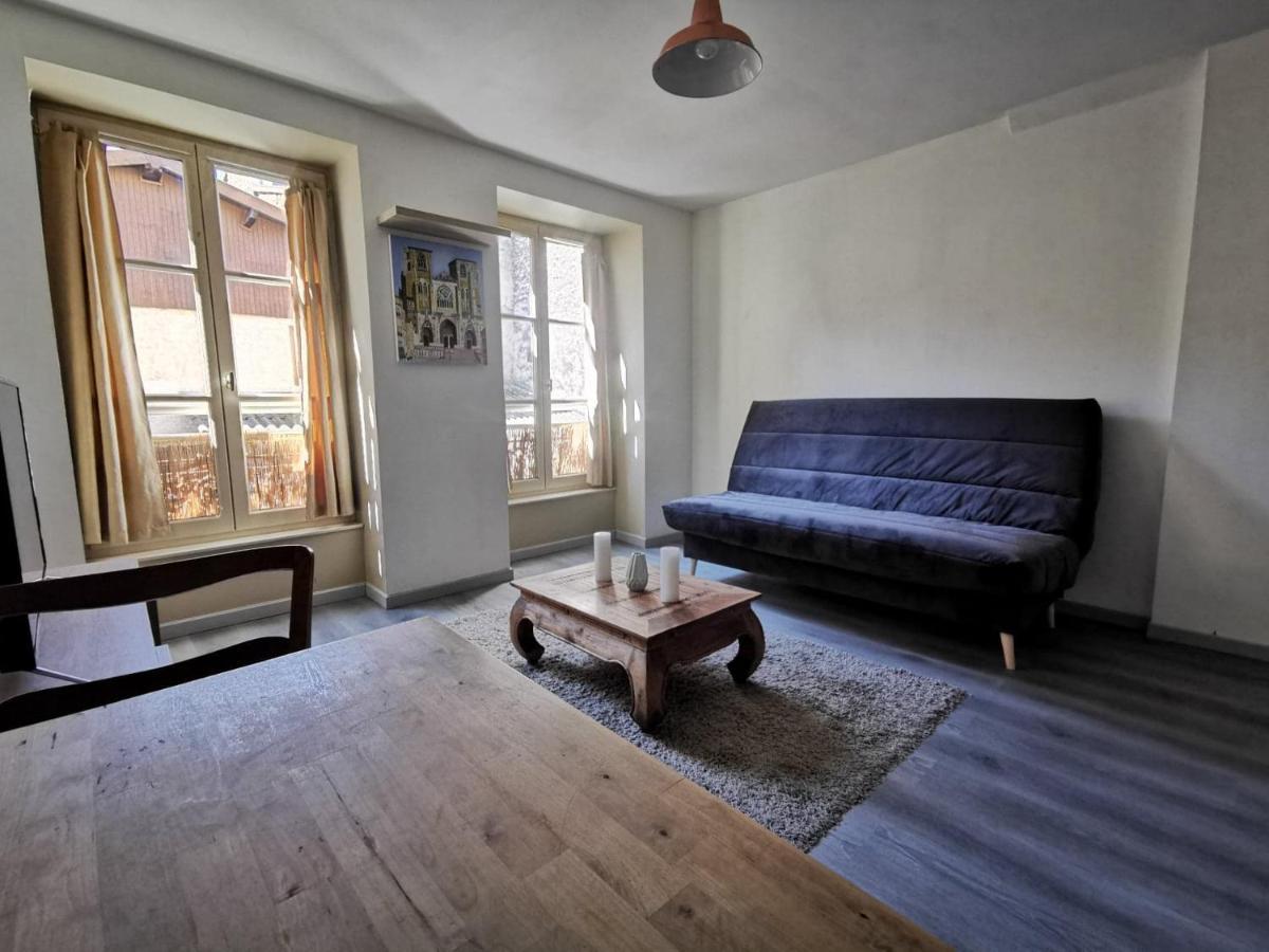 Appartement T2, plein centre, calme, 100m gare à Vienne  Extérieur photo