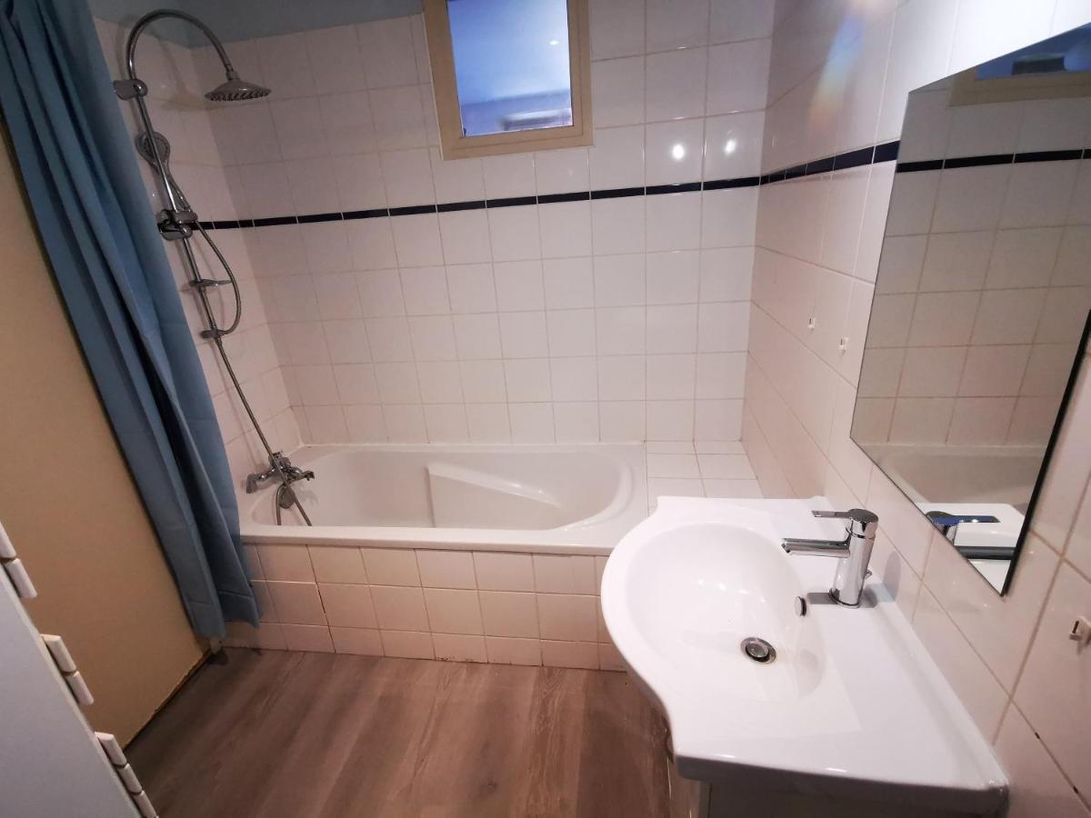 Appartement T2, plein centre, calme, 100m gare à Vienne  Extérieur photo